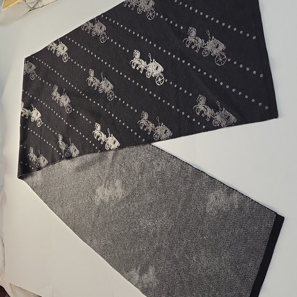 Coach Horse and Carriage 100% Wool Scarf - Picture 11 of 12